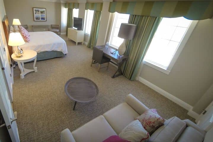 Room 17 of 105