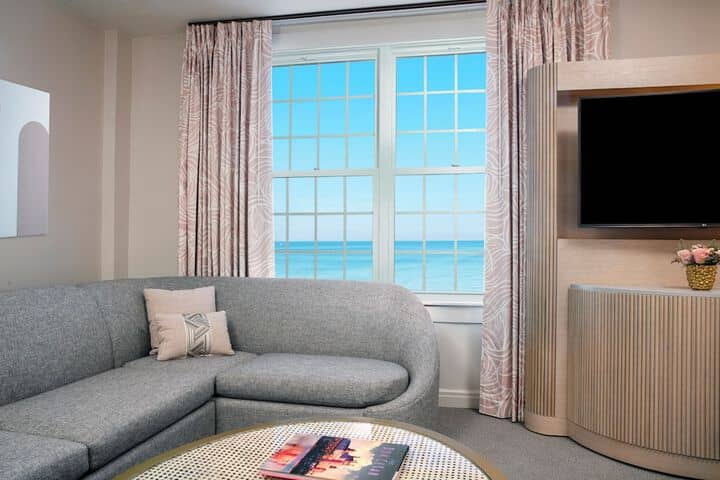 Room 33 of 105